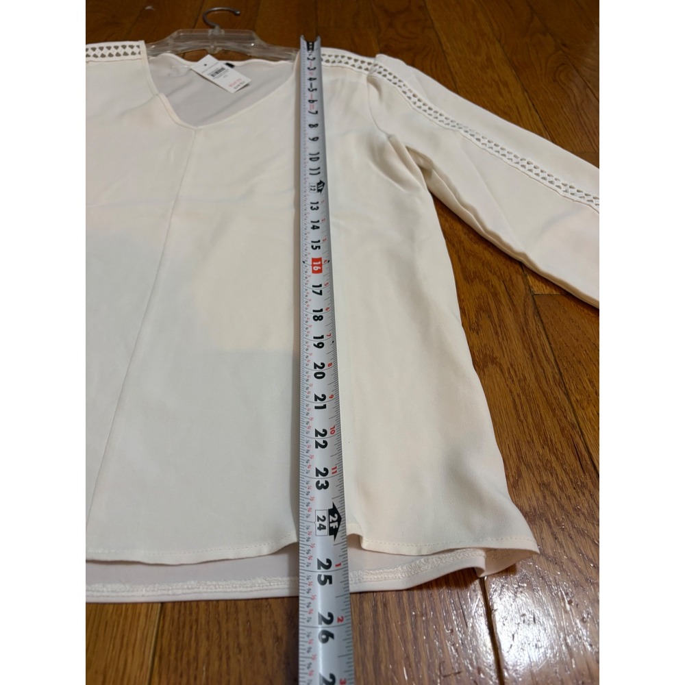 Ann Taylor Womens Cream V-Neck Blouse Crochet Trim Long Sleeve XS NEW 39284211 - Picture 4 of 7